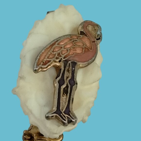Flamingo Cameo Pin Brooch Pink Enamel Vintage Gold Tone Small 1 inch - Picture 1 of 4